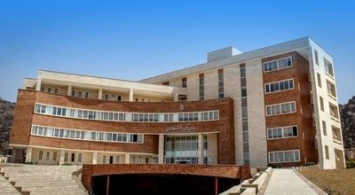 از جلو نمای سازمان مرکزی دانشگاه